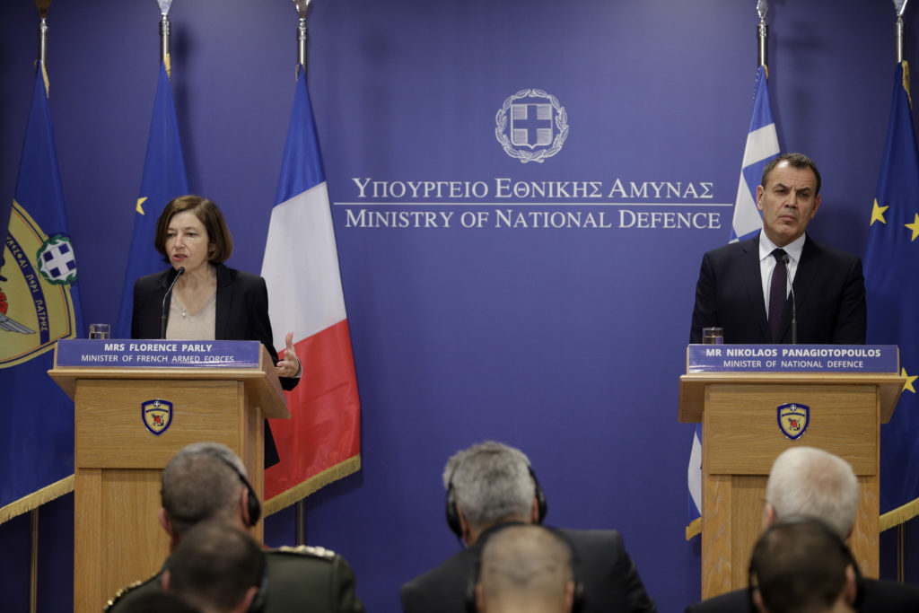 Ο υπουργός Άμυνας Νίκος Παναγιωτόπουλος με την Γαλλίδα υπουργό Άμυνας